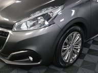Peugeot 208 PURETECH S/S SIGNATURE 31