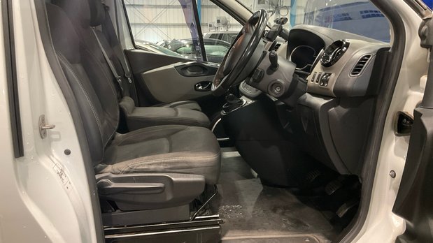 Nissan NV300 SWB L1H1 Low Roof Air Con Alloys Sensors EURO 6 NO VAT 9