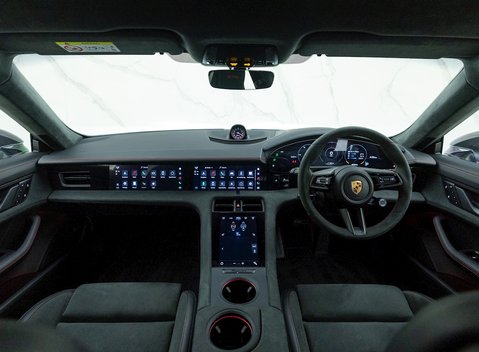 Porsche Taycan GTS Sport Turismo 17