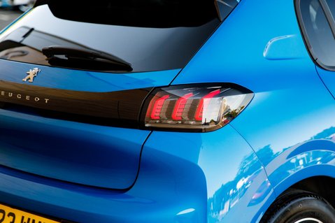 Peugeot 208 PURETECH ALLURE PREMIUM PLUS S/S 9