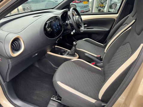 Toyota Aygo X VVT-I EDGE 38