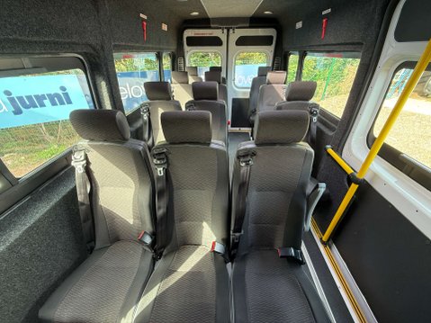 Peugeot Boxer 2.2 L3H2 15-seat Non-D1 3500kg minibus w/ AC & parking sensors. ULEZ Euro 6 5