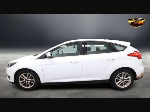 Ford Focus 1.0 Focus Zetec 5dr *NATIONAL DELIVERY* 4