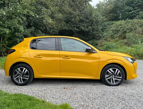 Peugeot 208 1.2 208 Allure Premium + PureTech S/S Auto 5dr 3