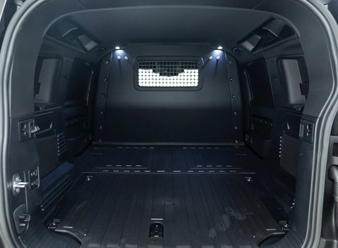 Land Rover Defender 110 D300 Hard Top X-Dynamic HSE 29