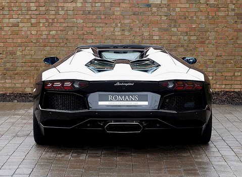 Lamborghini Aventador LP 700-4 Roadster 21