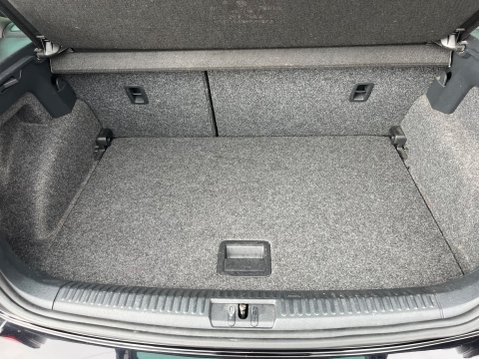 Volkswagen Polo 1.4 TDI SE DESIGN BLUEMOTION 6