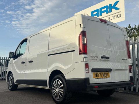 Renault Trafic 2.0 dCi ENERGY 28 Business+ Panel Van 5dr Diesel Manual SWB Standard Roof E 35