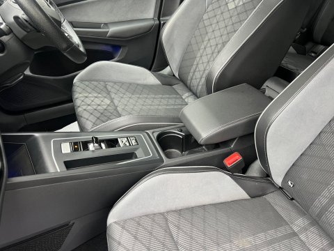 Volkswagen Golf R-LINE TDI DSG 53