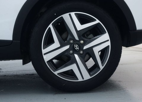 Hyundai BAYON 1.0 T-GDi MHEV Premium SUV 5dr Petrol Hybrid DCT Euro 6 (s/s) (100 ps) 17