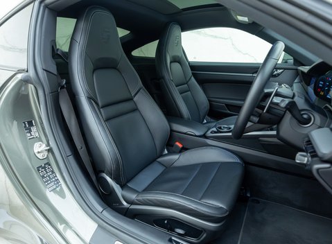 Porsche 911 Carrera 4S (992) 11