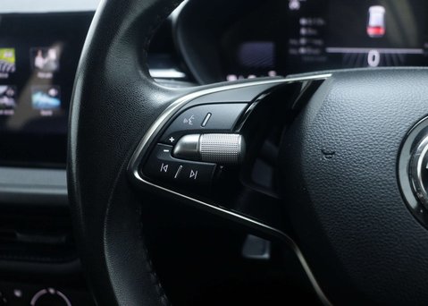 Skoda Fabia 1.0 Fabia SE Comfort TSi Semi-Auto 5dr 33