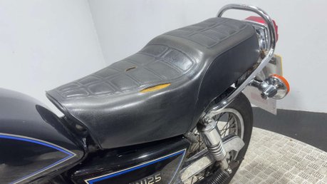 Suzuki GN 1996 CLASSIC 125CC PROJECT BIKE SPARES OR REPAIR LEARNER BIKE 27