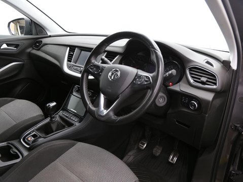 Vauxhall Grandland X 1.2 Turbo Design Line Euro 6 (s/s) 5dr 21