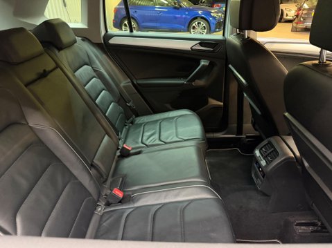 Volkswagen Tiguan 2.0 TDI SE Navigation 4Motion Euro 6 (s/s) 5dr 35