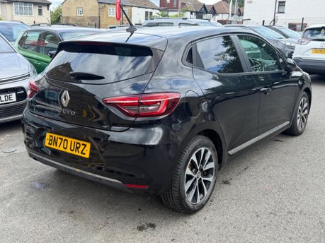 Renault Clio ICONIC TCE BOSE 9