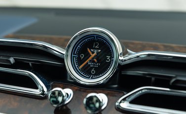 Bentley Bentayga V8 First Edition 25