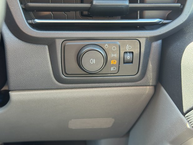 Ford Transit Custom AUTO LWB [SOLD MM] L2H1 Limited 320 Air Con Alloys Camera Sensors EURO 6 22