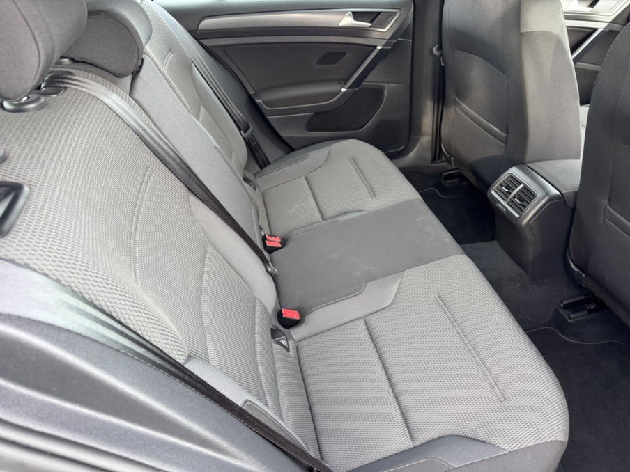 2017 Volkswagen Golf — image 36