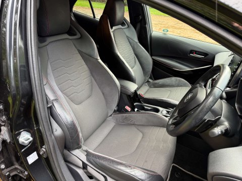 Toyota Corolla 2.0 Corolla Excel VVT-i HEV CVT 5dr 9