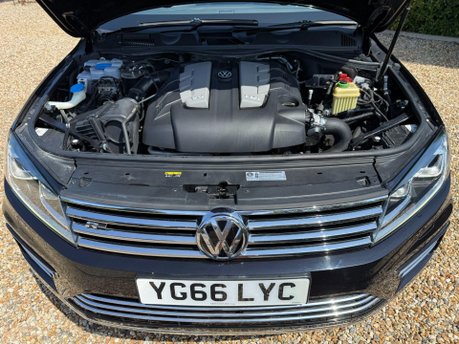 Volkswagen Touareg 3.0 TDI V6 BlueMotion Tech R-Line SUV 5dr Diesel Tiptronic 4WD Euro 6 (s/s) 13