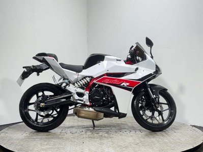 Hyosung GD 2016 ONLY 1K VERY CLEAN LIGHT WEIGHT SPORTS BIKE 250CC NEW MOT