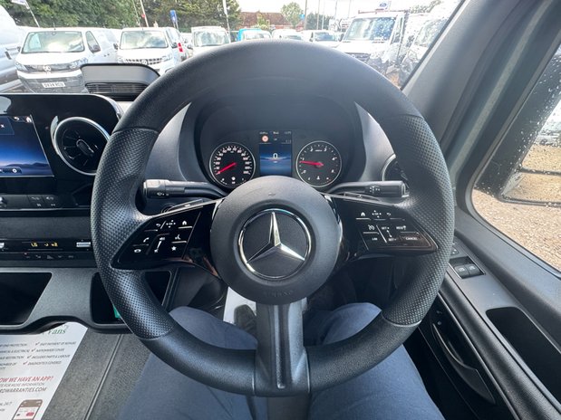 Mercedes-Benz Sprinter AUTO MWB L2H2 High Roof 315 Pro Air Con Camera EURO 6 16