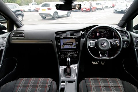 Volkswagen Golf GTI PERFORMANCE TSI DSG 3