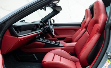 Porsche 911 Targa 4 GTS (992) 12