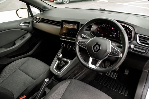 Renault Clio ICONIC TCE 4