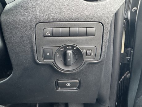 Mercedes-Benz eVito 100 KWH Tourer Pro L2 Auto Electric 9 SEATER/LWB/PARKTRONIC/VAT Q 19