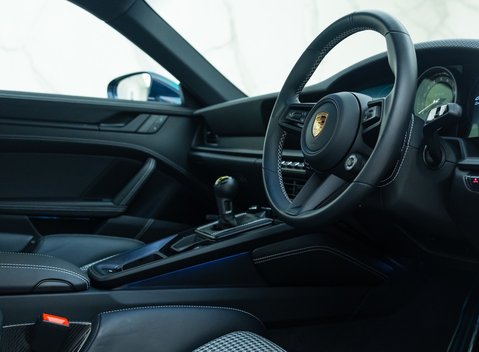 Porsche 911 GT3 TOURING (992) 13