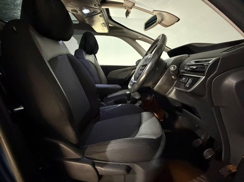 Citroen C4 Grand Picasso EXCLUSIVE+ 1.6 E-HDI AIRDREAM MANUAL 17