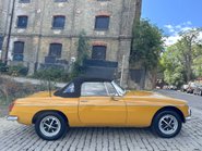 MG B ROADSTER 17