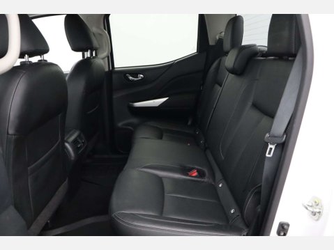 Nissan Navara 2.3 Navara Tekna dCi Auto 4WD 5dr 34