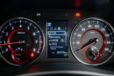 Toyota Alphard 2.5 MPV 2.5 SUV Automatic Petrol 44