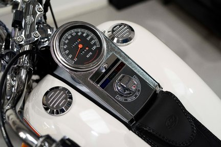 Harley-Davidson Heritage FLSTN 16