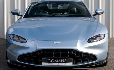 Aston Martin V8 Vantage 4