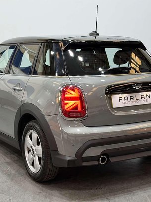 Mini Hatch 1.5 Cooper Classic Hatchback 5dr Petrol Steptronic Euro 6 (s/s) (136 ps) 2