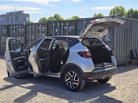 Renault Captur 1.5 dCi ENERGY Iconic SUV 5dr Diesel EDC Euro 6 (s/s) (90 ps) 4