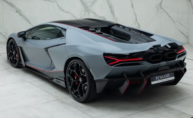 Lamborghini Revuelto 12