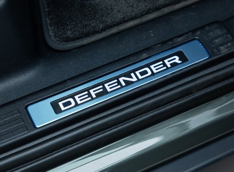 Land Rover Defender 110 OCTA EDITION ONE 33