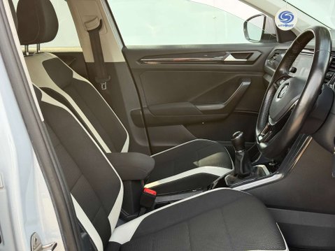 Volkswagen T-Roc 1.6 T-Roc SEL TDI 5dr 4