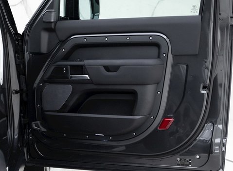 Land Rover Defender 90 Hard Top D200 17