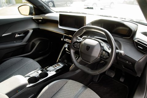 Peugeot 2008 PURETECH EAT8 S/S ALLURE 4