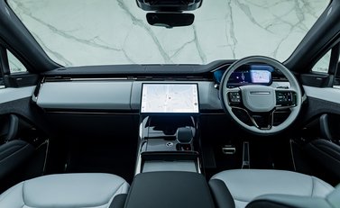 Land Rover Range Rover Sport D300 Dynamic SE 17