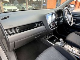 Mitsubishi Outlander 2.4 Outlander Design PHEV CVT 4WD 5dr 17
