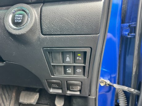 Toyota Hilux 2.8 INVINCIBLE X 4WD D-4D DCB AUTOMATIC 14