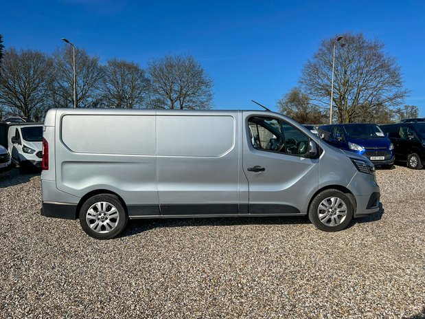 Renault Trafic LWB L2H1 Sport L130 Air Con Alloys Nav Sensors EURO 6 NO VAT 5
