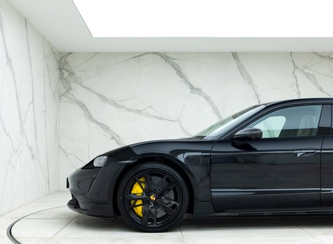 Porsche Taycan Turbo S Cross Turismo 31